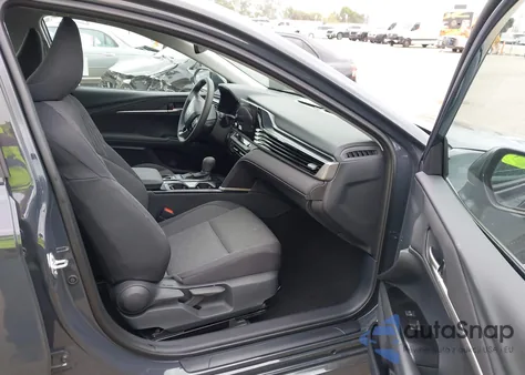 2025 Toyota Camry Le z USA, uszkodzony, nr VIN 4T1DAACKXSU109364